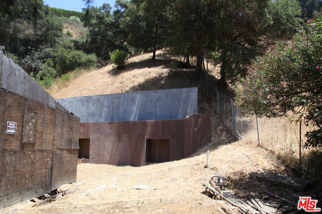 2534 Benedict Canyon Drive Property Photo 8