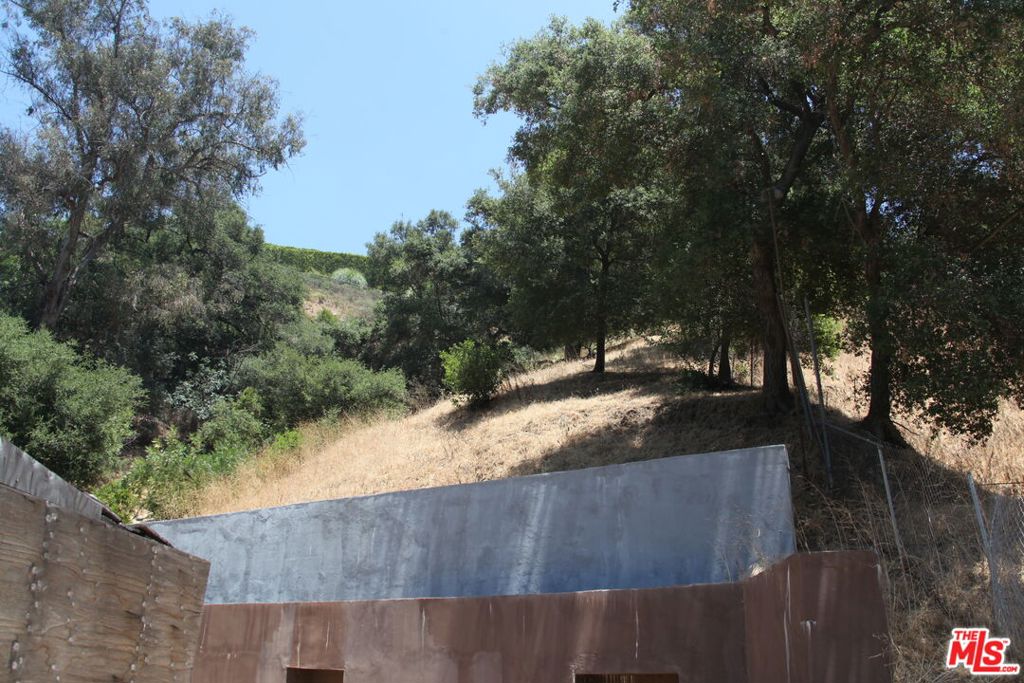 2534 Benedict Canyon Drive Property Photo 9