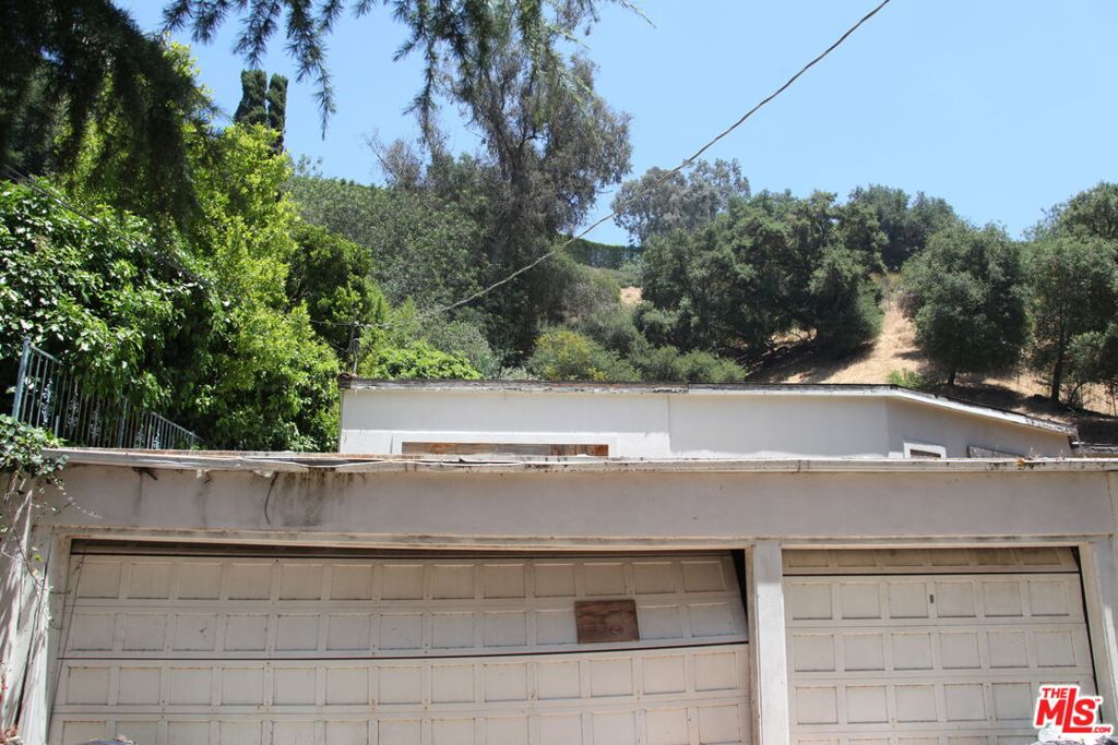 2534 Benedict Canyon Drive Property Photo 23