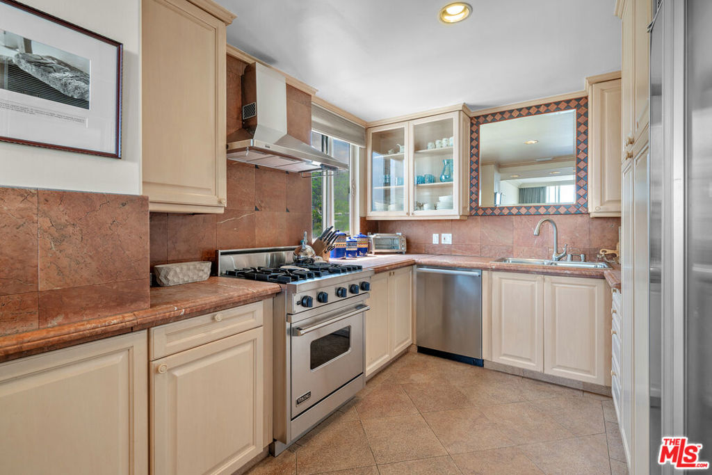 8787 Shoreham Drive 1210 Property Photo 13