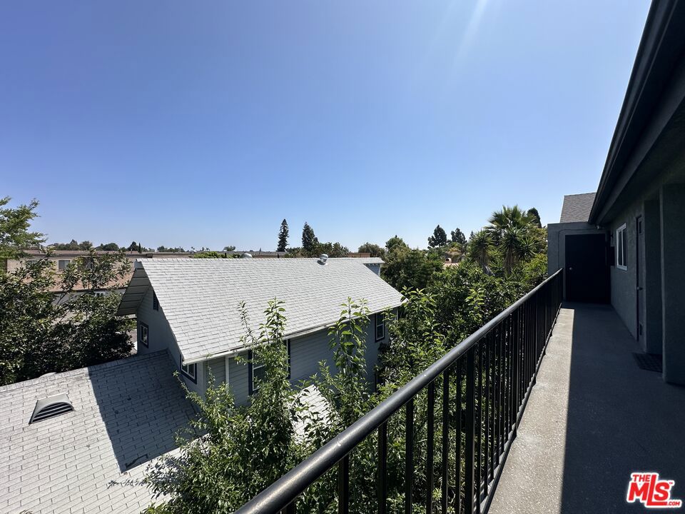 1108 Termino Avenue Property Photo 3