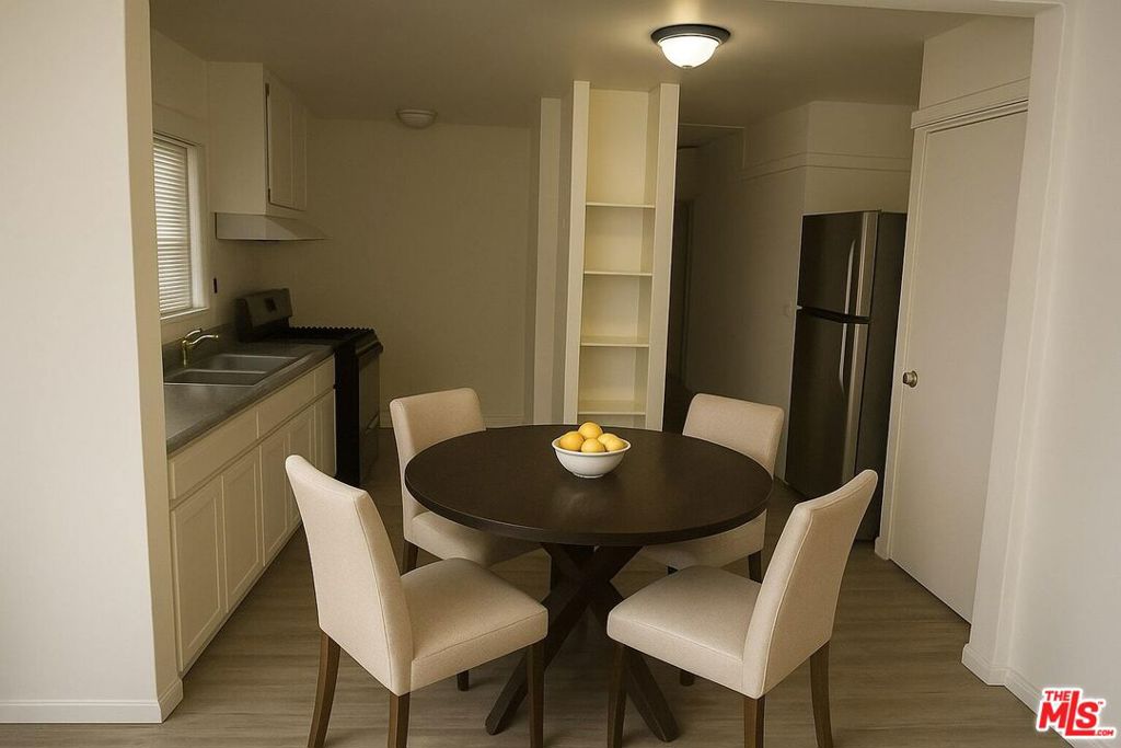 3962 1/4 S Hobart Boulevard Property Photo 1