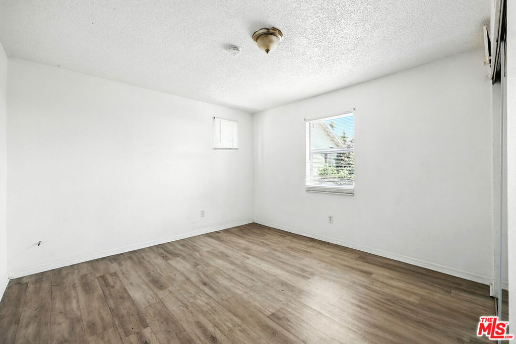 3962 1/4 S Hobart Boulevard Property Photo 3