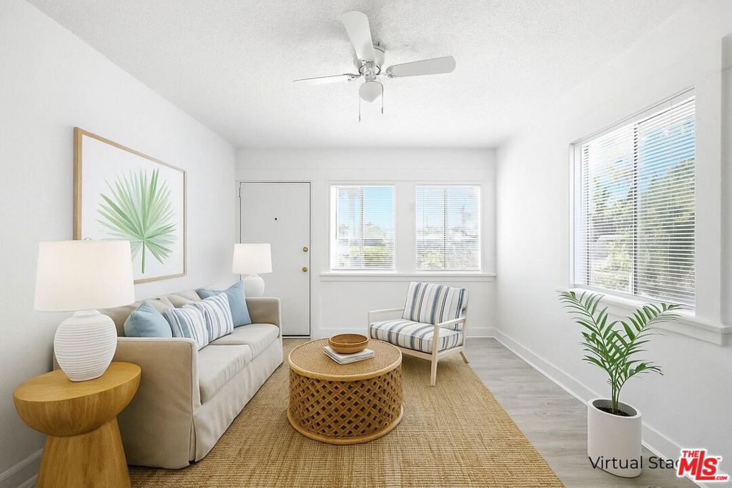 3962 1/4 S Hobart Boulevard Property Photo 4