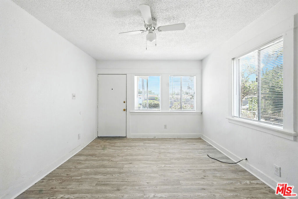 3962 1/4 S Hobart Boulevard Property Photo 6