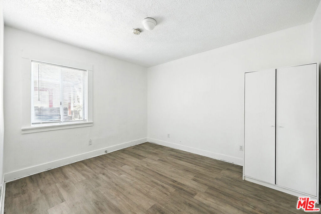 3962 1/4 S Hobart Boulevard Property Photo 12