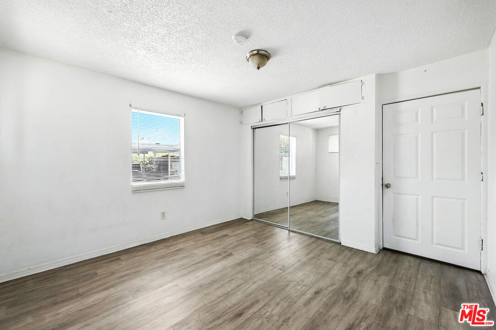 3962 1/4 S Hobart Boulevard Property Photo 13