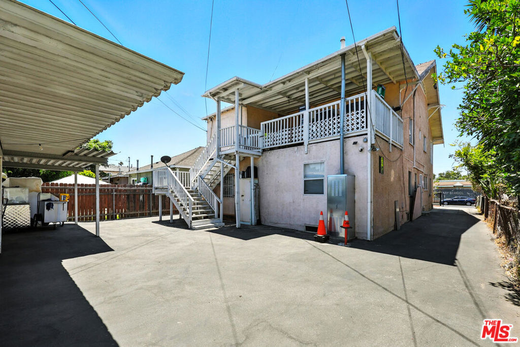 3962 1/4 S Hobart Boulevard Property Photo 17