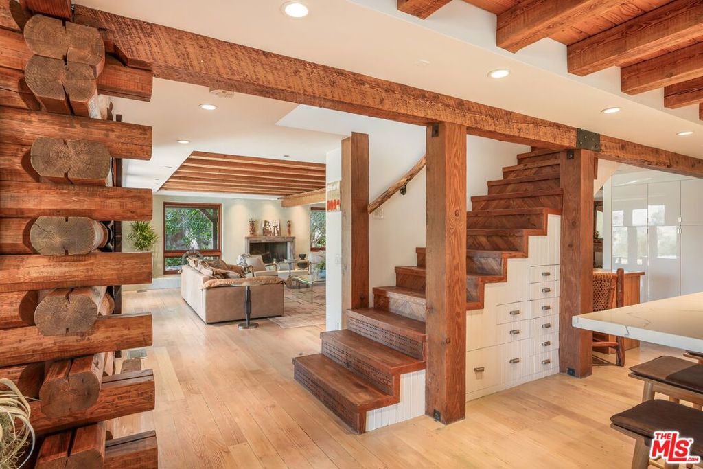 7336 Studio Road Property Photo 4