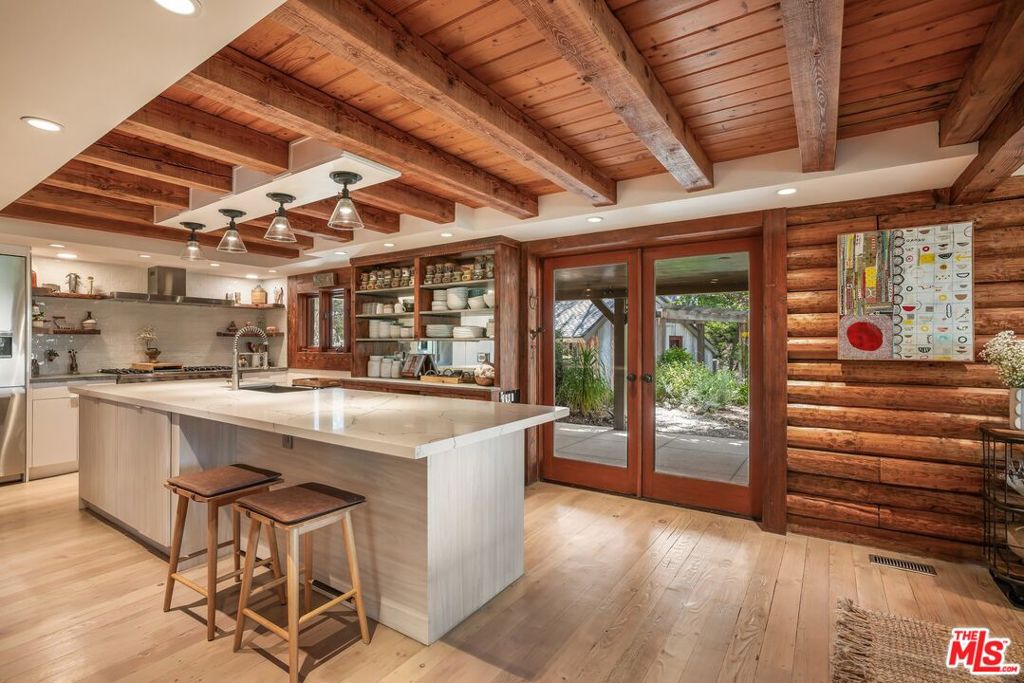 7336 Studio Road Property Photo 11