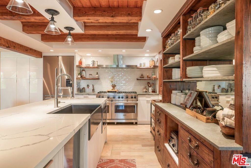 7336 Studio Road Property Photo 13