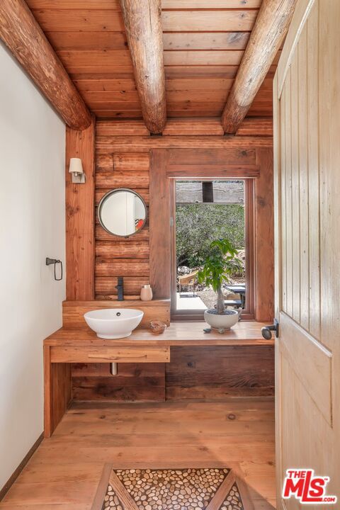 7336 Studio Road Property Photo 15