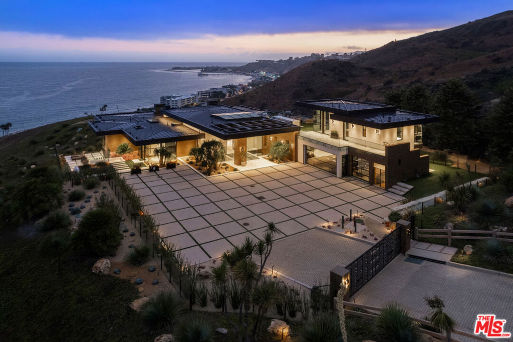 5012 Carbon Beach Terrace Property Photo