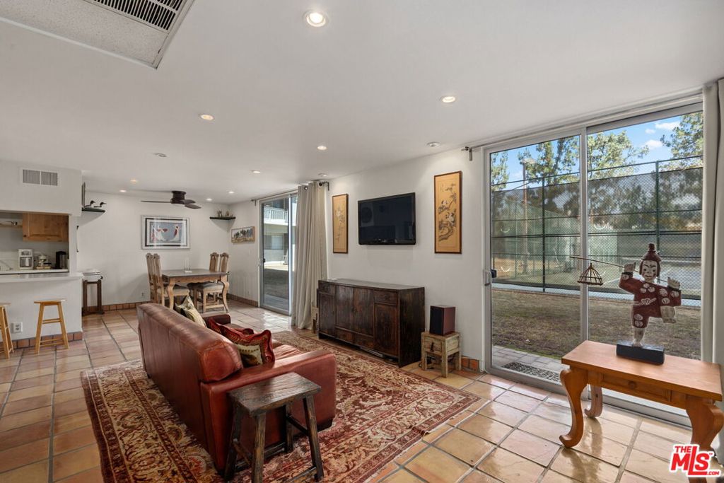 100 S Doheny Drive 214 Property Photo 1