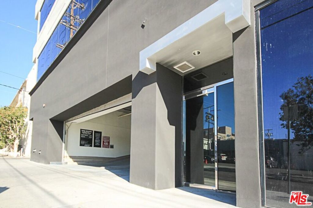 11859 Wilshire Boulevard 400 Property Photo 8