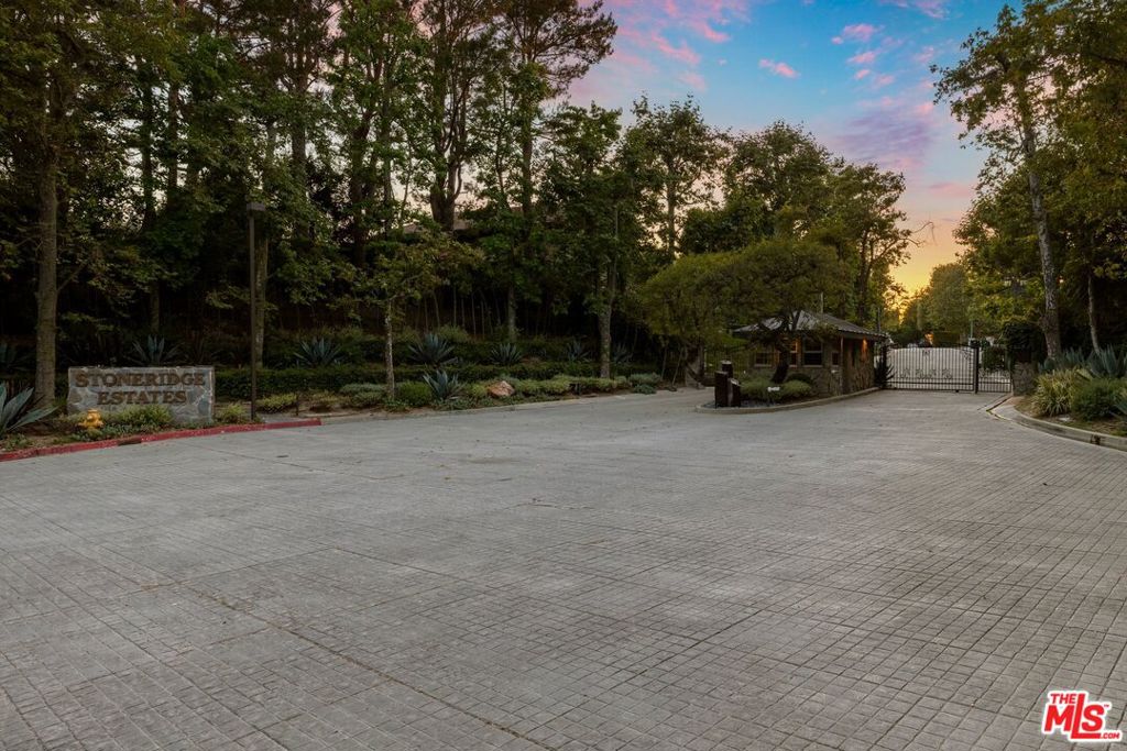 3396 Stone Ridge Lane Property Photo 3