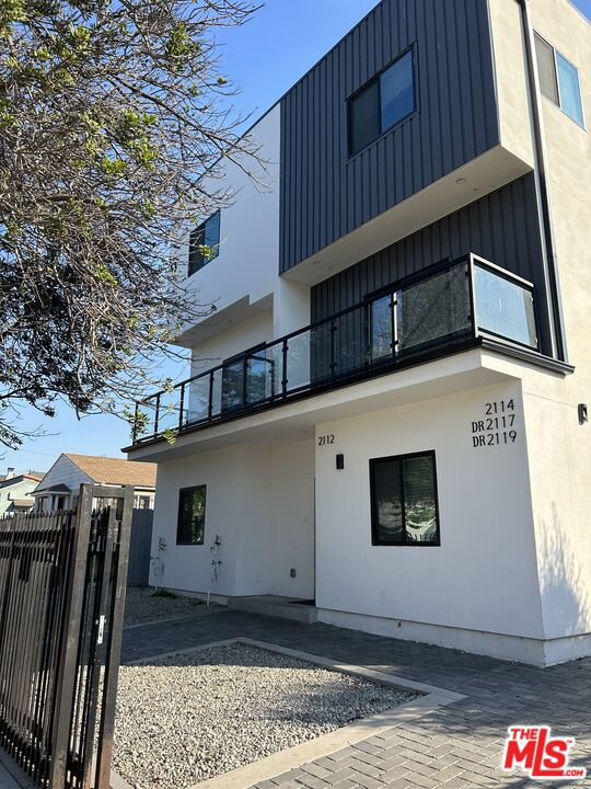 2112 S Highland Avenue Property Photo 1