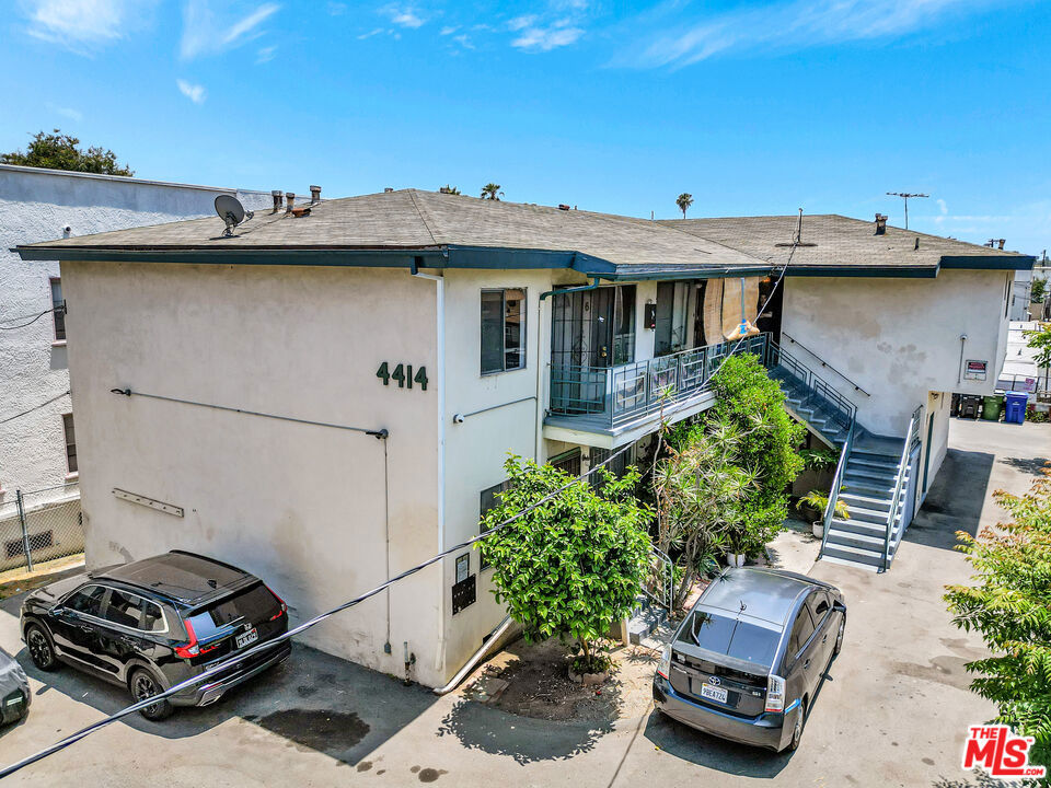 4412 Lockwood Avenue Property Photo 2