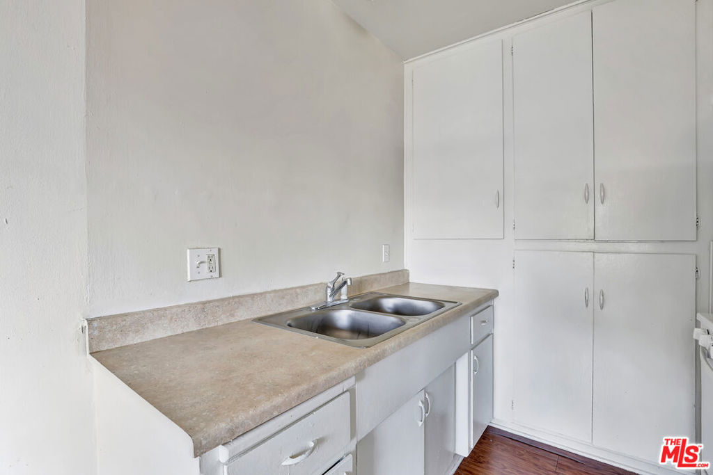4412 Lockwood Avenue Property Photo 8