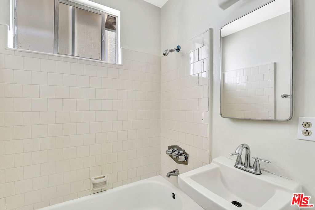 4412 Lockwood Avenue Property Photo 11