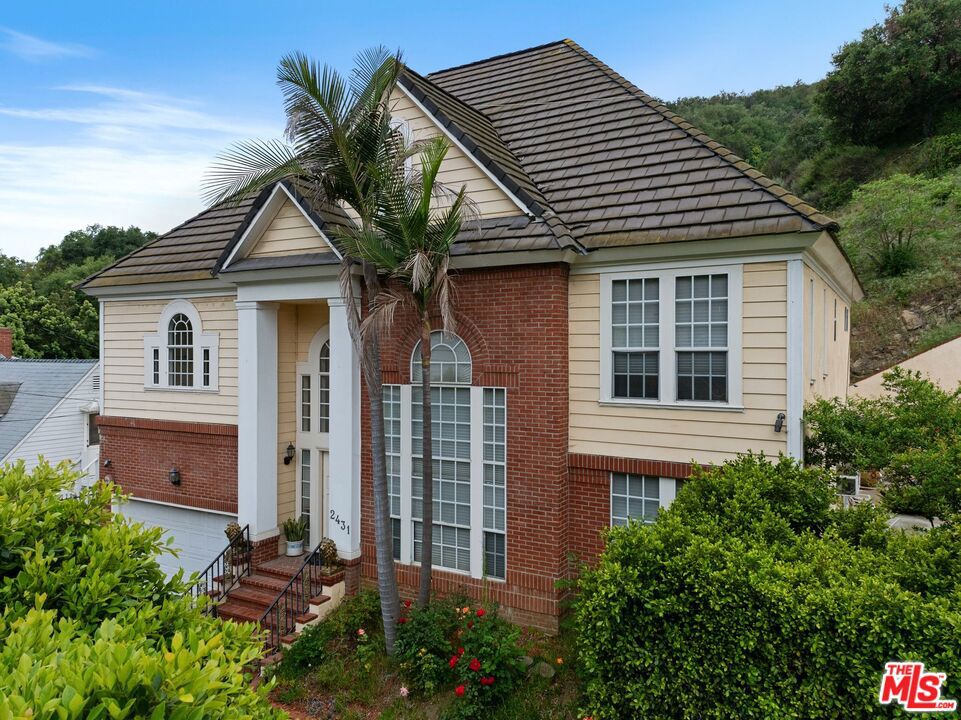 2431 Benedict Canyon Drive Property Photo 1