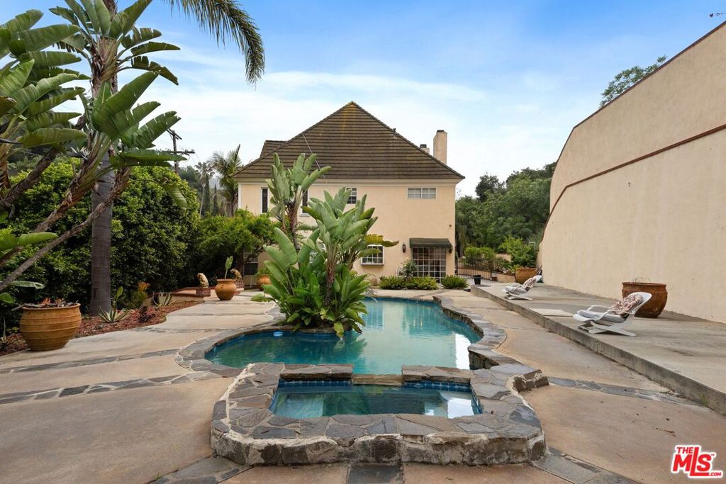 2431 Benedict Canyon Drive Property Photo 2