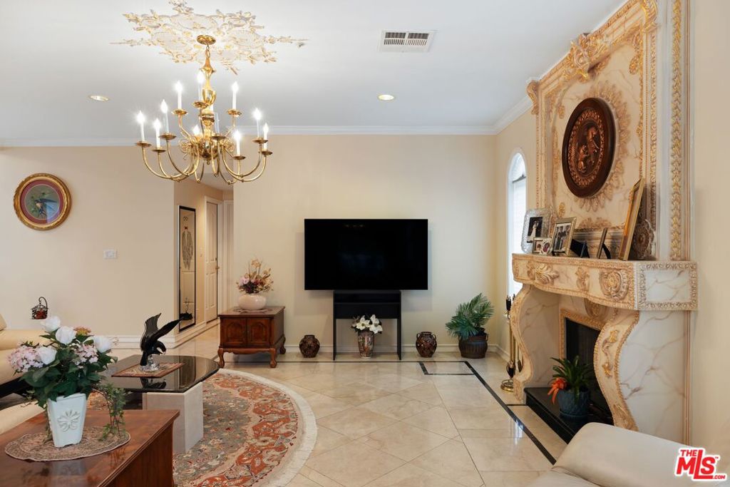 2431 Benedict Canyon Drive Property Photo 22