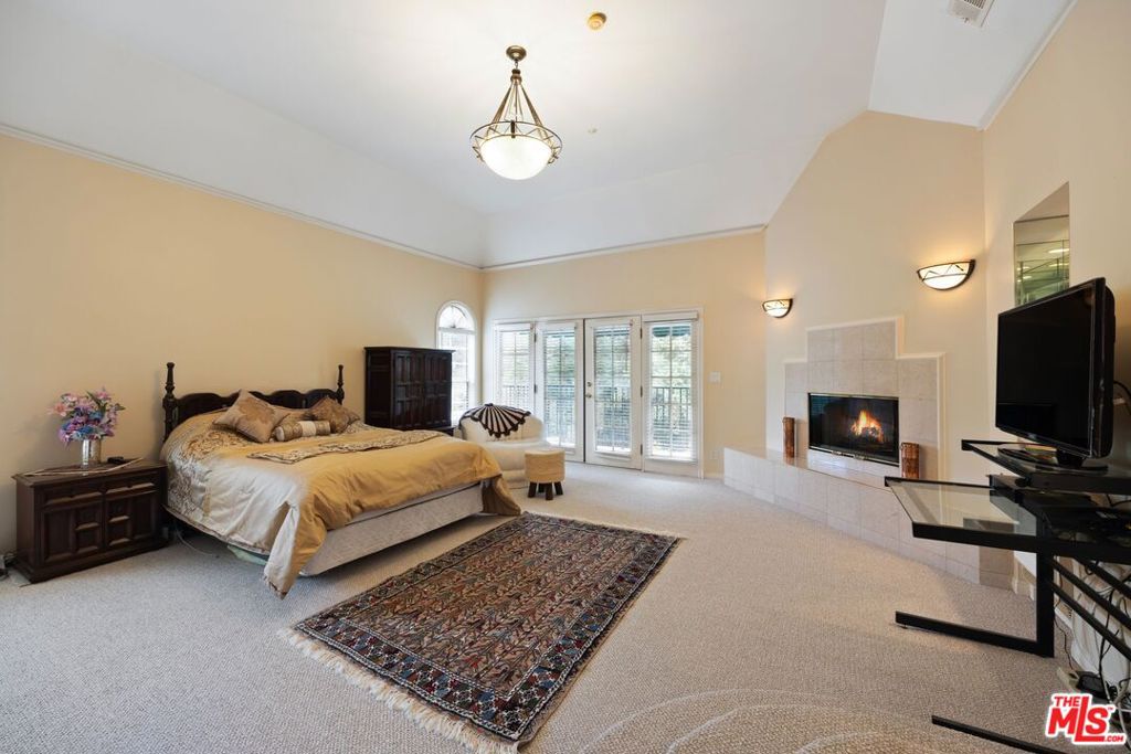 2431 Benedict Canyon Drive Property Photo 32