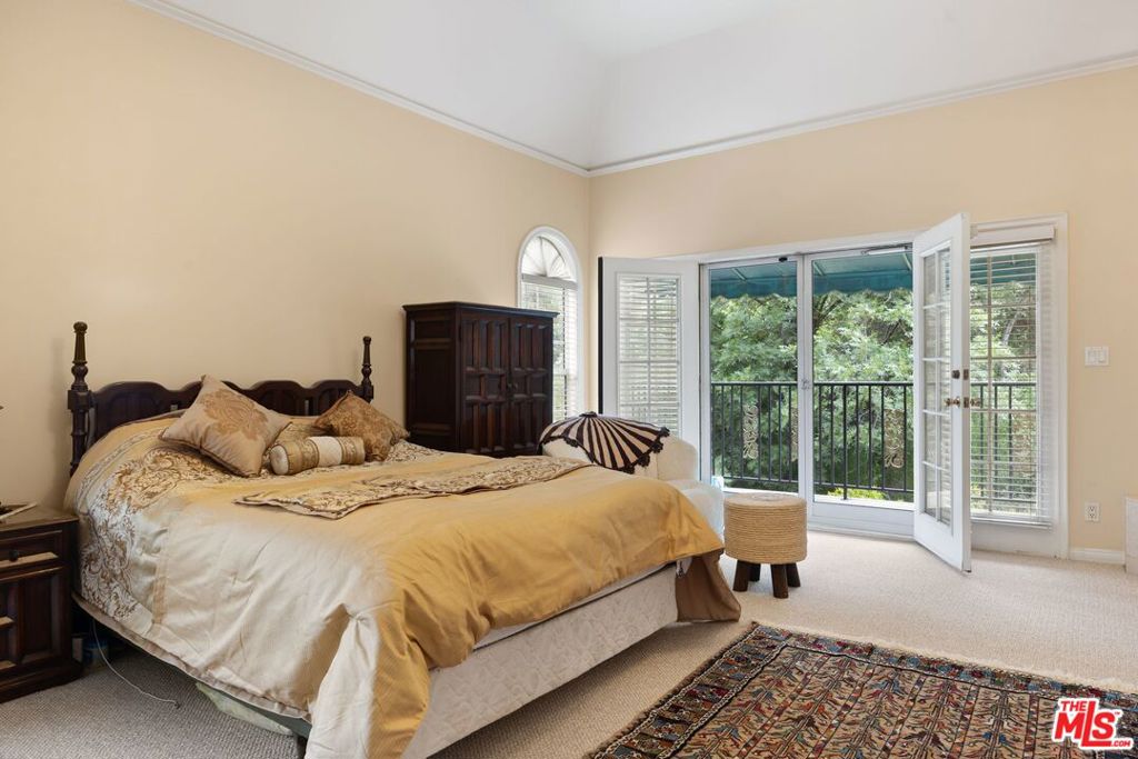 2431 Benedict Canyon Drive Property Photo 34