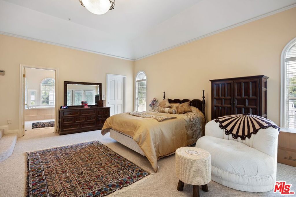 2431 Benedict Canyon Drive Property Photo 35