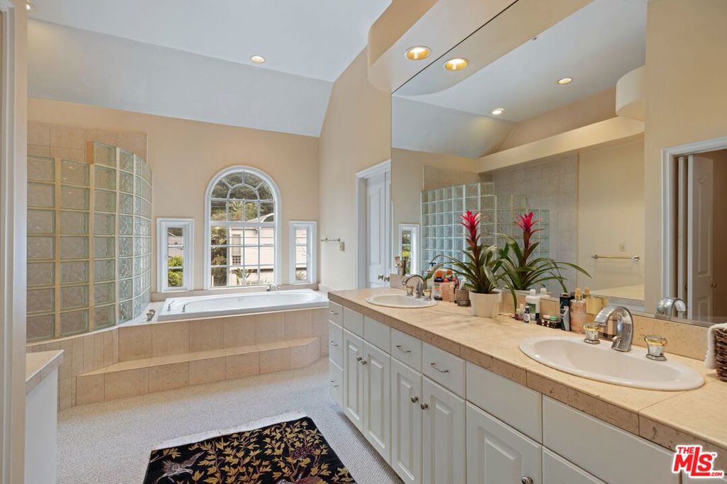 2431 Benedict Canyon Drive Property Photo 38