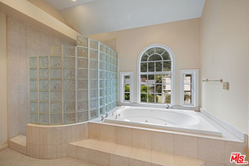 2431 Benedict Canyon Drive Property Photo 39