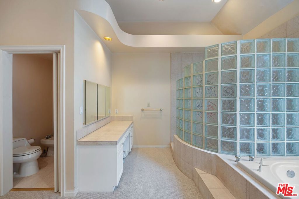 2431 Benedict Canyon Drive Property Photo 40