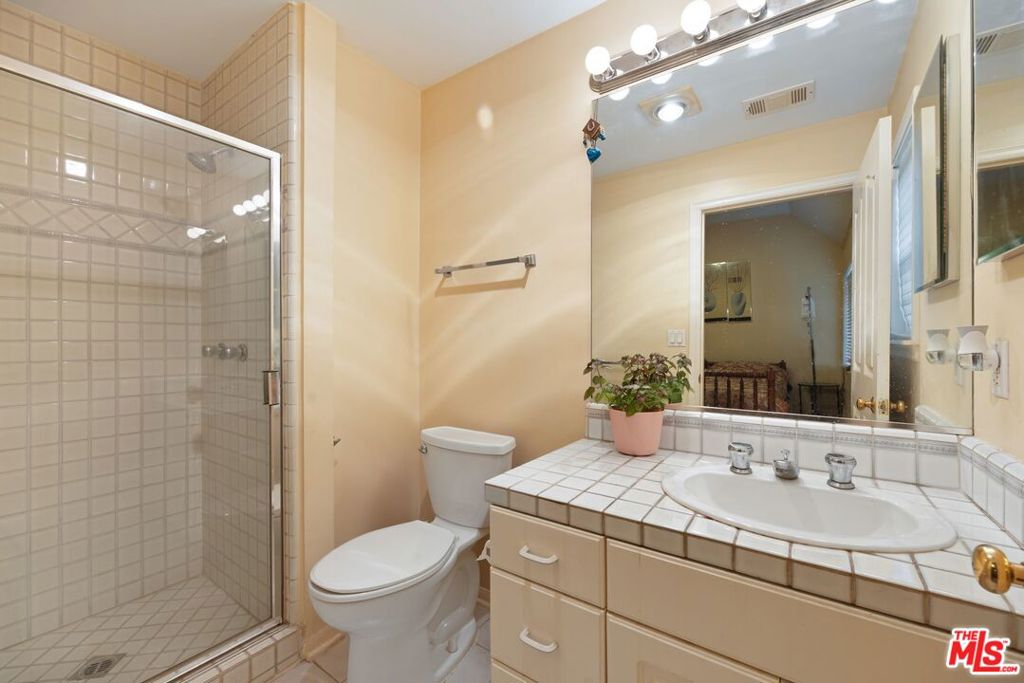 2431 Benedict Canyon Drive Property Photo 42