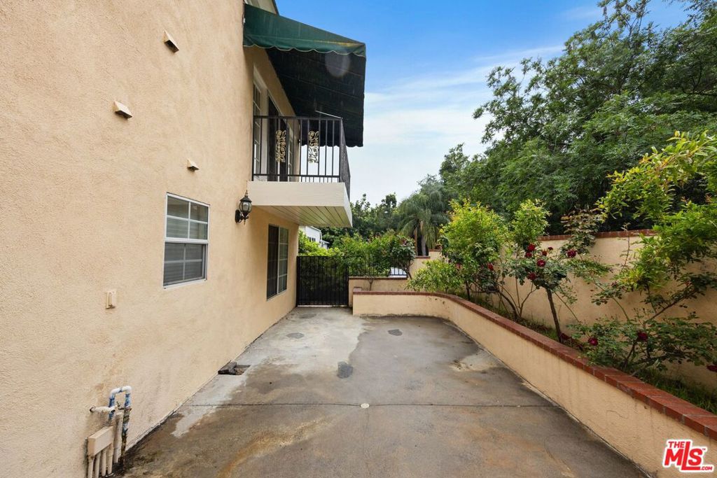 2431 Benedict Canyon Drive Property Photo 57