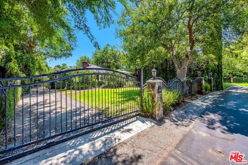 12144 Blix Street Property Photo 1