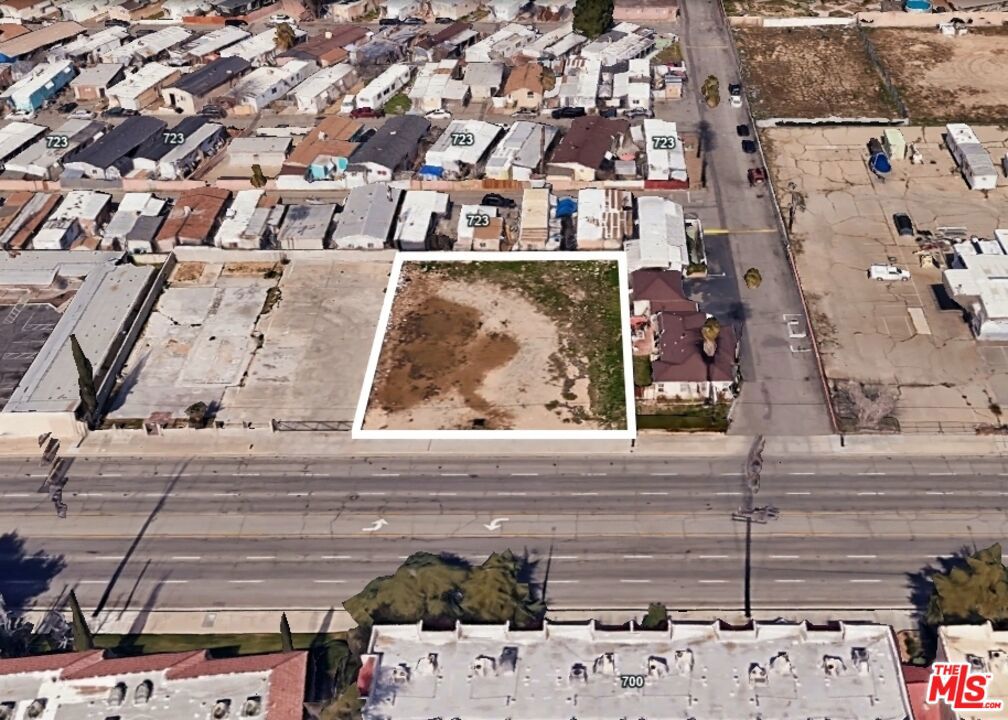 733 W Avenue I Property Photo 3