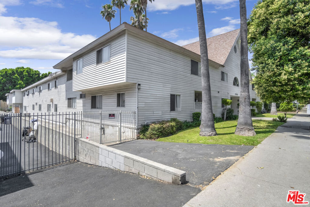 20234 Roscoe Boulevard Property Photo 2