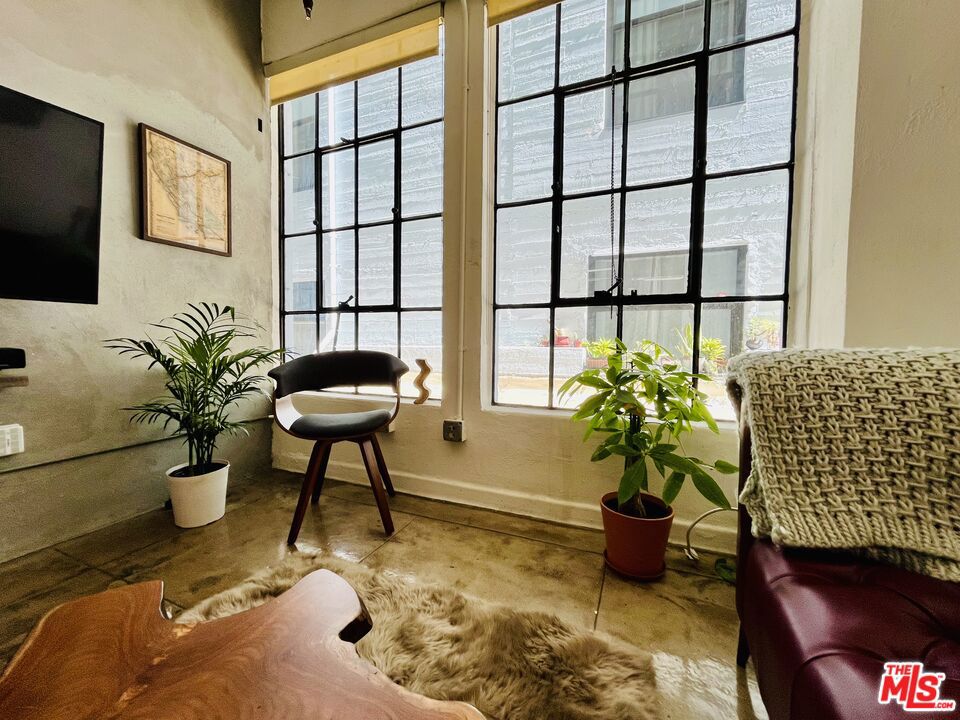 746 S Los Angeles Street 302 Property Photo 1
