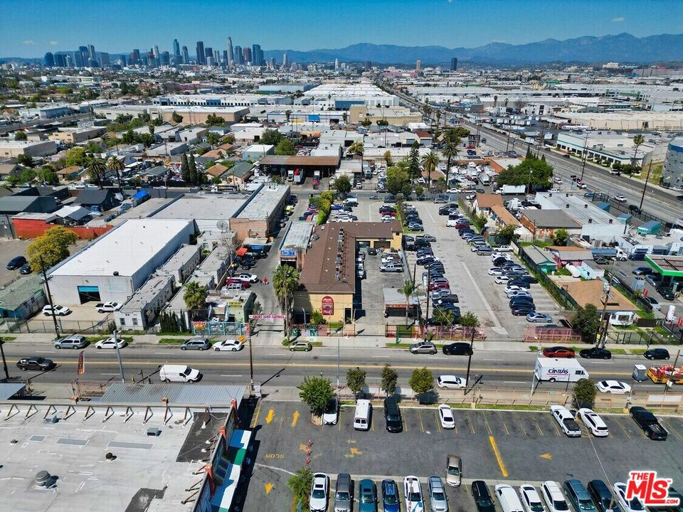 1833 E Vernon Avenue Property Photo 1