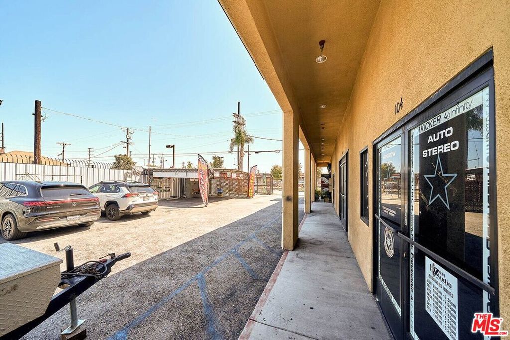 1833 E Vernon Avenue Property Photo 15