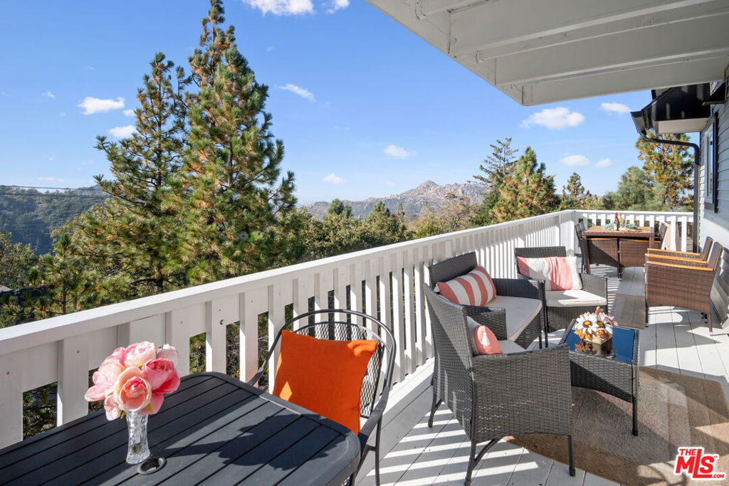 1243 N Grass Valley Road Property Photo 1