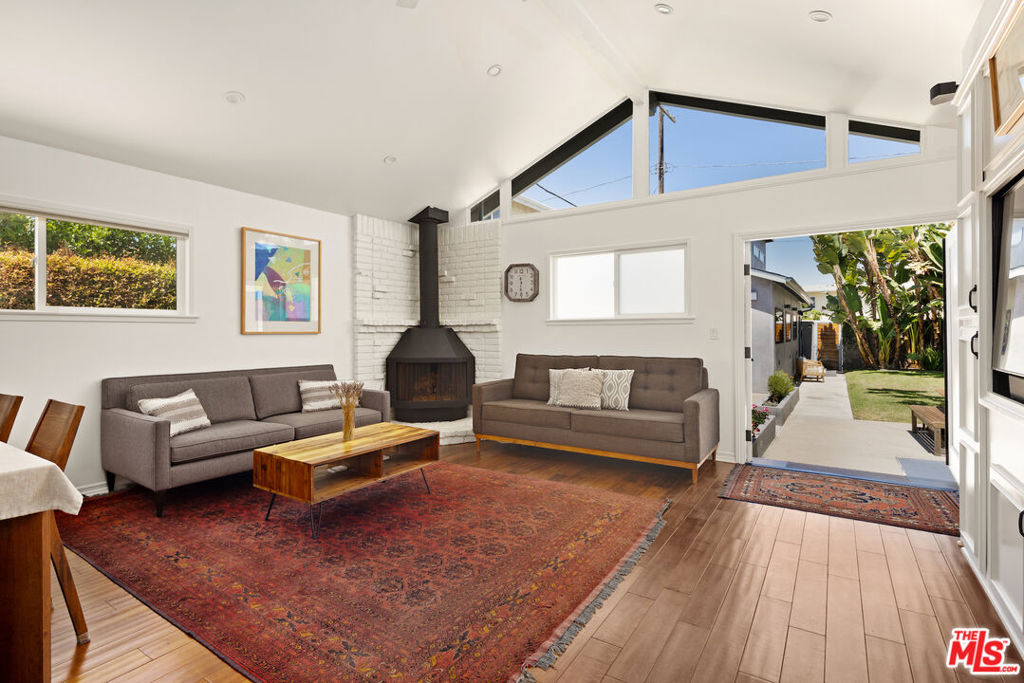 1089 Palms Boulevard Property Photo 1