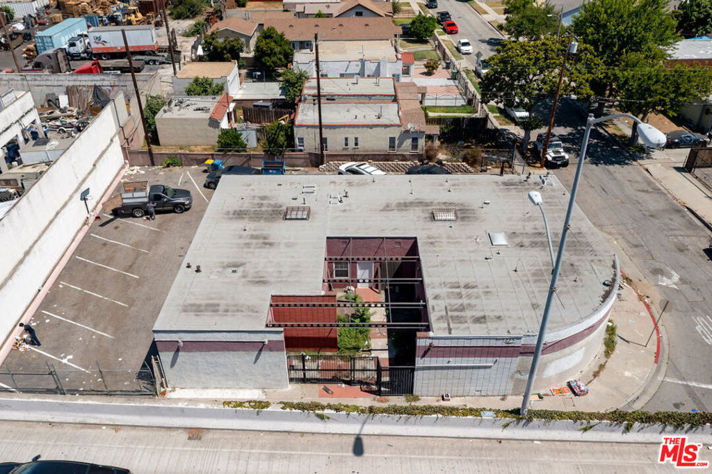 325 E Rosecrans Avenue Property Photo 1