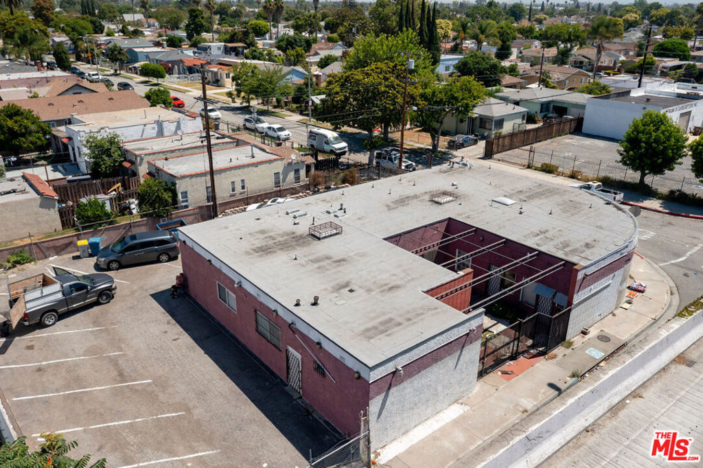 325 E Rosecrans Avenue Property Photo 2