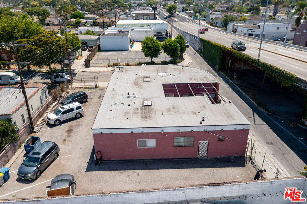 325 E Rosecrans Avenue Property Photo 3