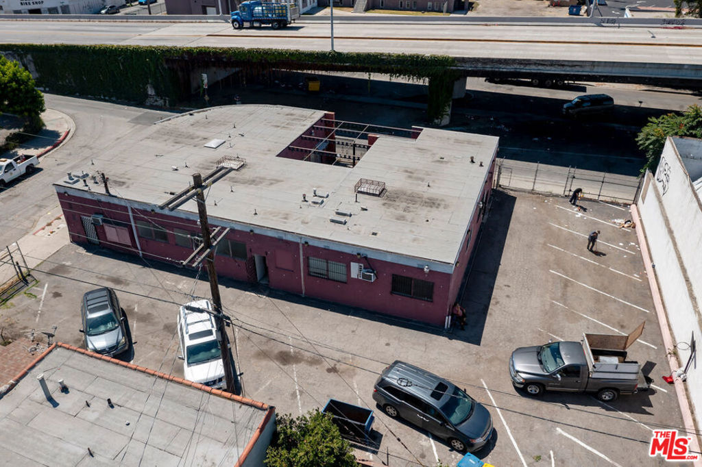 325 E Rosecrans Avenue Property Photo 4