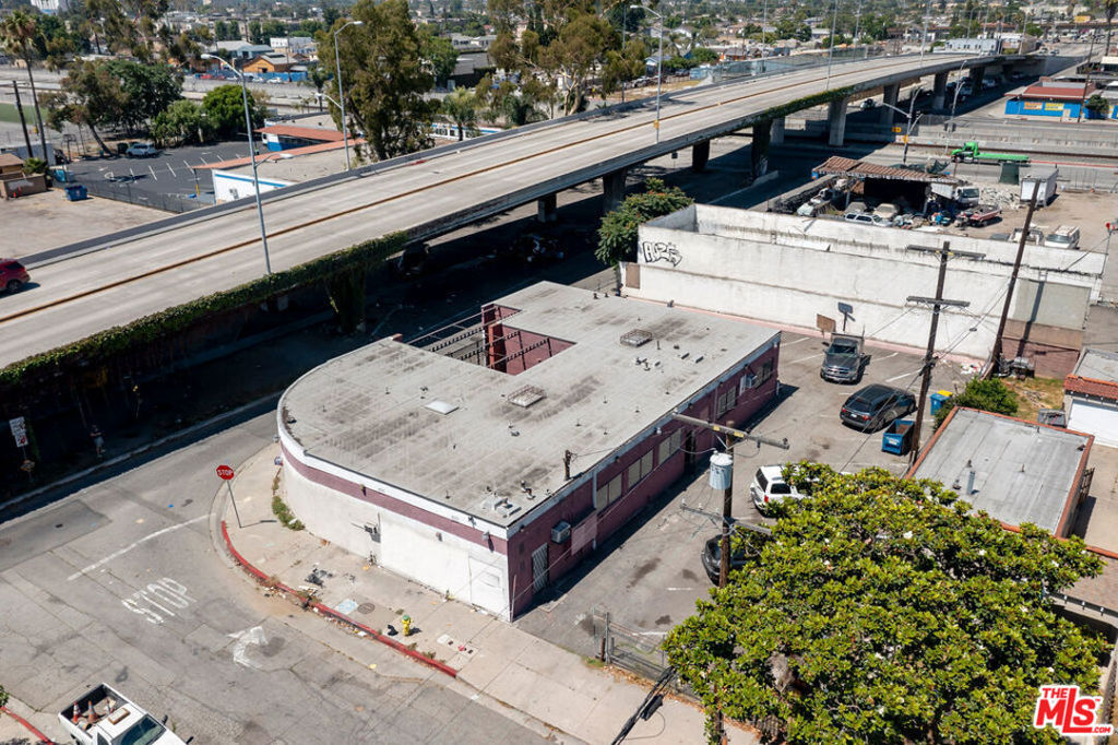 325 E Rosecrans Avenue Property Photo 6