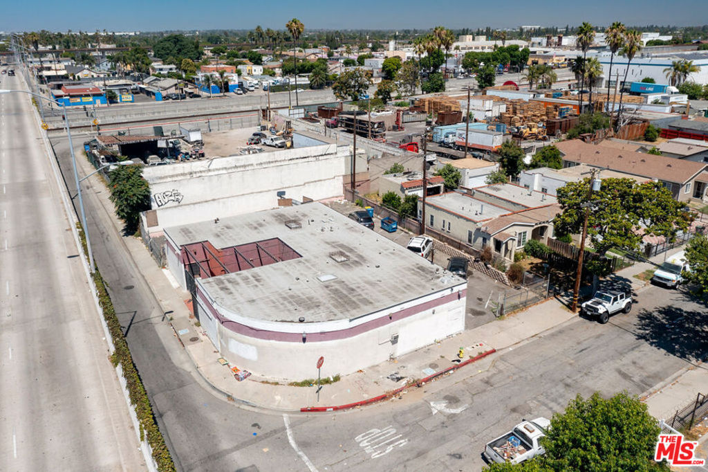 325 E Rosecrans Avenue Property Photo 9