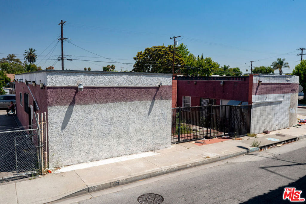 325 E Rosecrans Avenue Property Photo 12